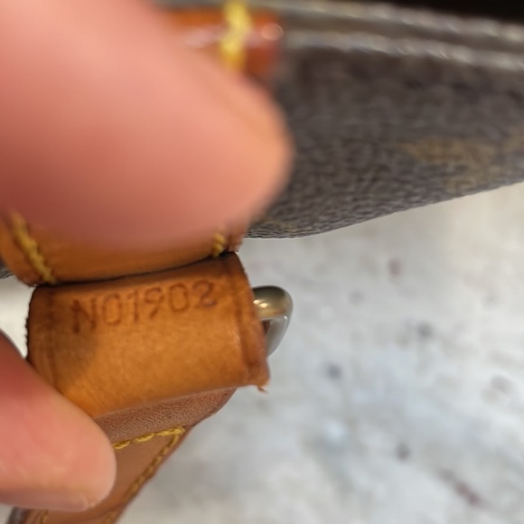 Louis Vuitton large sac shopping tote - Picture 6 of 15